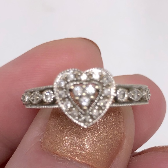 Jewelry - White gold heart-shaped diamond ring
